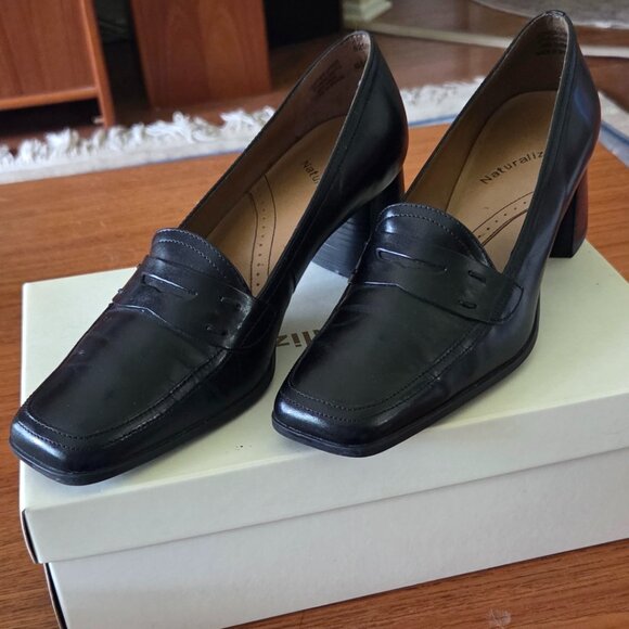 Women’s Naturalizer Loafers - Picture 1 of 5